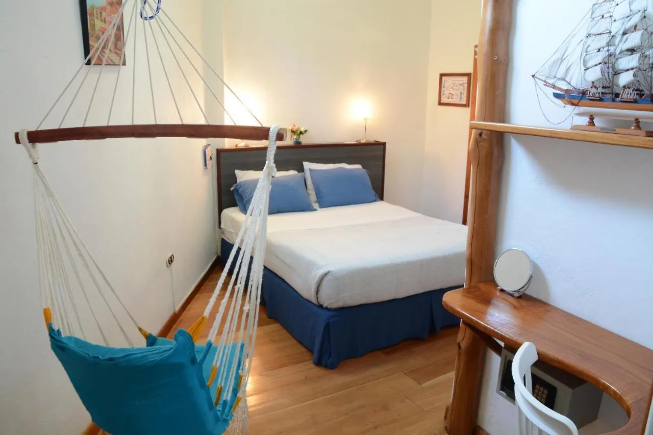 Capitan Max B&B Puerto Ayora  2*, Пуэрто-Айора
